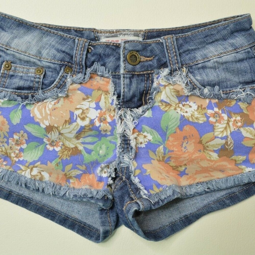 Hot Kiss CICI Size 0 Womens LOW Rise FLORAL HOT PANTS Denim Blue Jean SHORTS